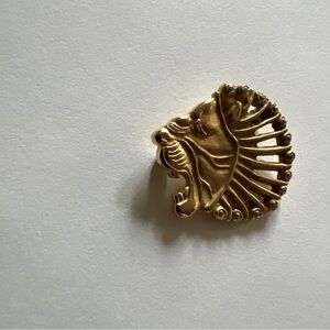 Vintage 1991 Metropolitan Museum Of Arts Roaring Lion Pin 24 Kt Electroplated